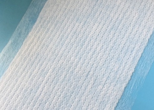 comprar Aire de la tela no tejida del ES del super suave con hidrofílico perforado para la servilleta sanitaria online manufacture